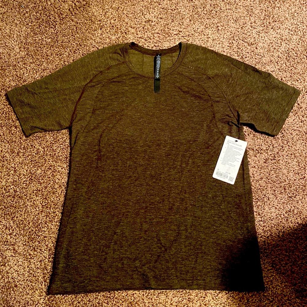 NWT Men’s Lululemon Vent Tech short sleeve shirt.  XL.  Camo colors.